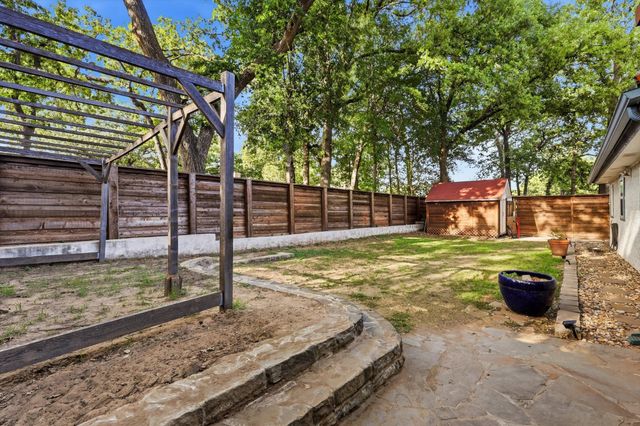 913 Harwood Terrace, Bedford, TX 76021