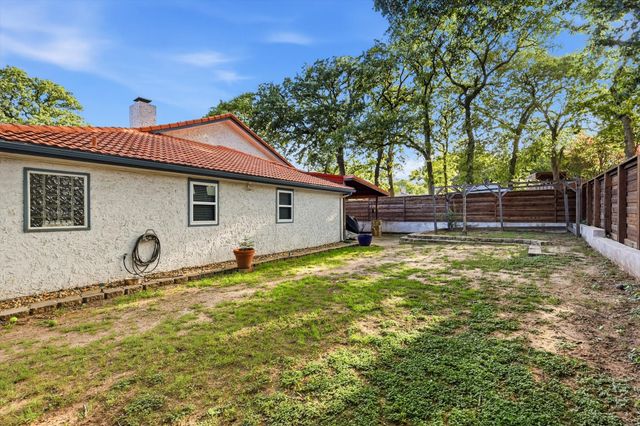 913 Harwood Terrace, Bedford, TX 76021
