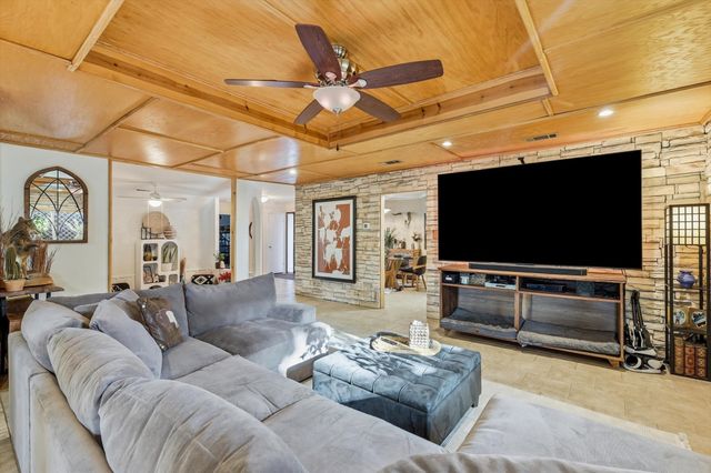 913 Harwood Terrace, Bedford, TX 76021