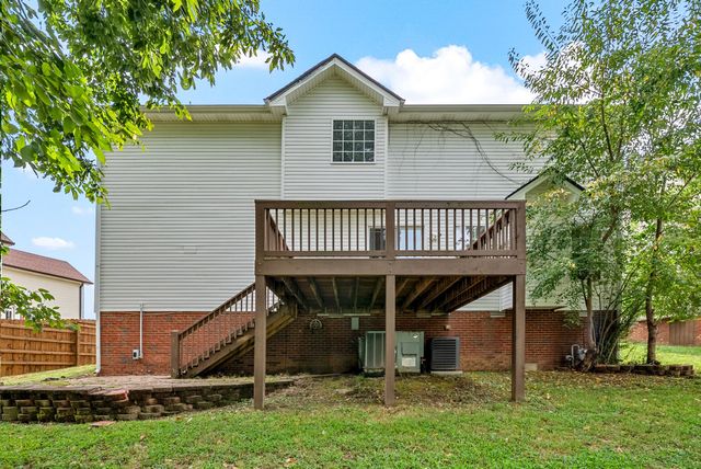 2804 Ridgepole Dr, Clarksville, TN 37040