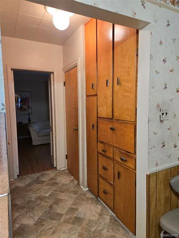 16250 Cherrylawn Street, Detroit, MI 48221