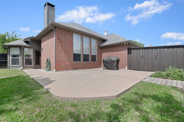 2729 Vista Bluff Boulevard, Lewisville, TX 75067