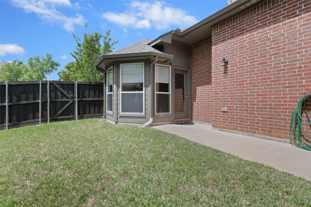 2729 Vista Bluff Boulevard, Lewisville, TX 75067