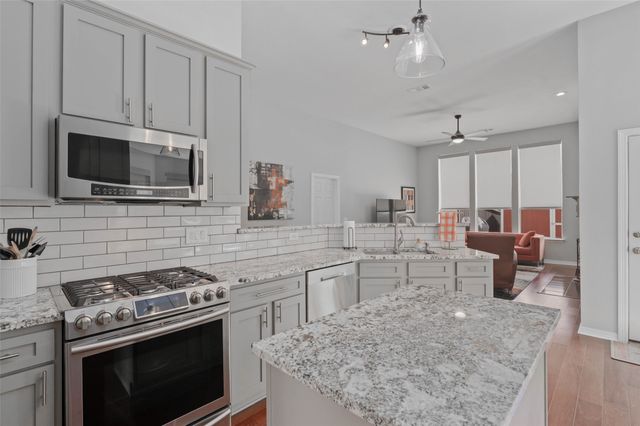 2729 Vista Bluff Boulevard, Lewisville, TX 75067