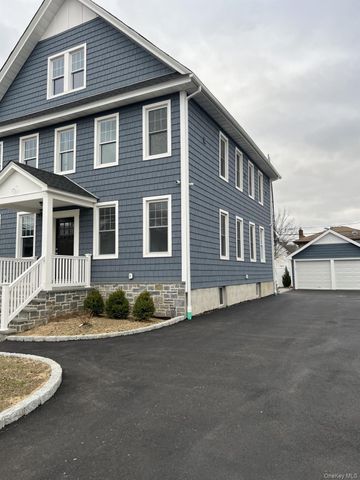 70 Peterson Place 2B, Lynbrook, NY 11563