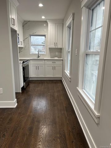 70 Peterson Place 2B, Lynbrook, NY 11563