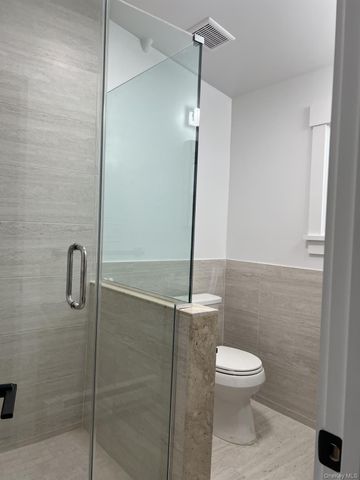 70 Peterson Place 2B, Lynbrook, NY 11563