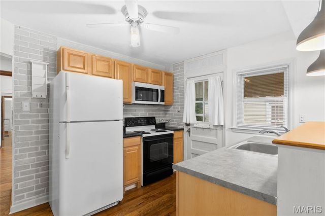 3557 Saint Joachim Lane, St Ann, MO 63074