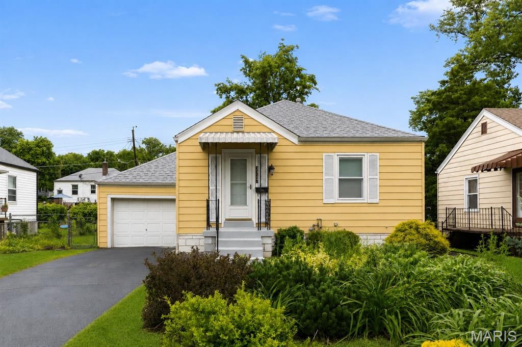 3557 Saint Joachim Lane, St Ann, MO 63074