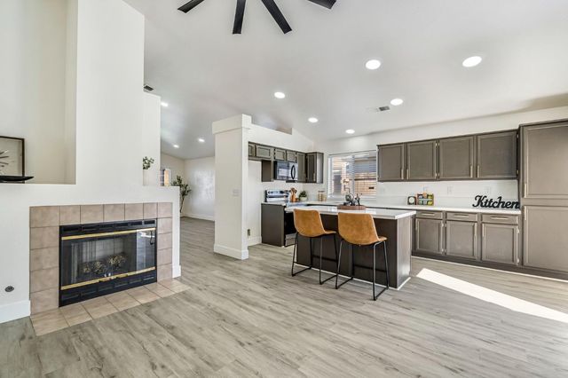 5545 W Norwich Avenue, Fresno, CA 93722