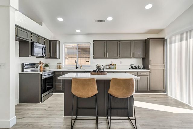 5545 W Norwich Avenue, Fresno, CA 93722