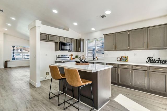 5545 W Norwich Avenue, Fresno, CA 93722