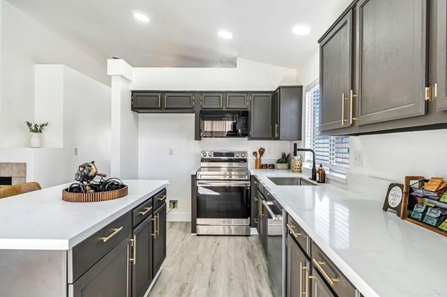 5545 W Norwich Avenue, Fresno, CA 93722