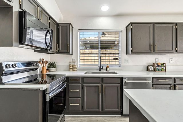 5545 W Norwich Avenue, Fresno, CA 93722