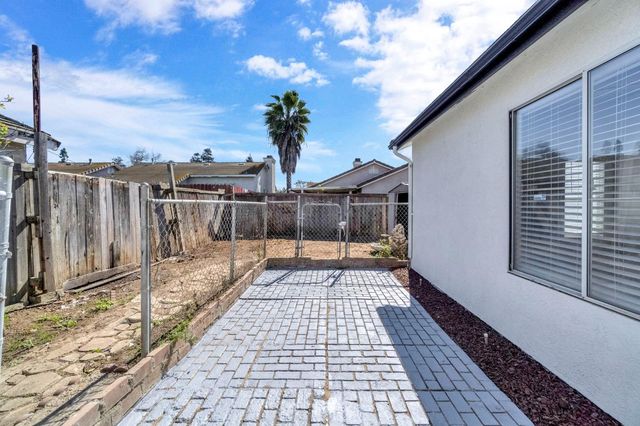 5545 W Norwich Avenue, Fresno, CA 93722