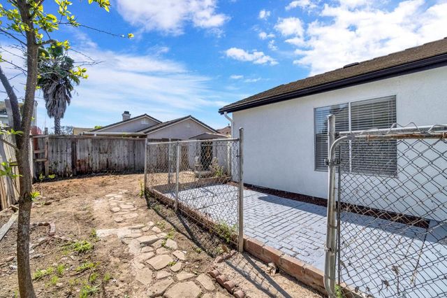 5545 W Norwich Avenue, Fresno, CA 93722