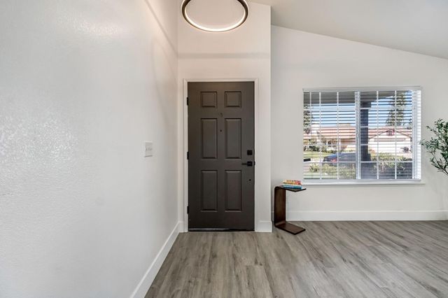 5545 W Norwich Avenue, Fresno, CA 93722