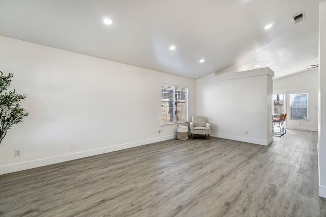 5545 W Norwich Avenue, Fresno, CA 93722