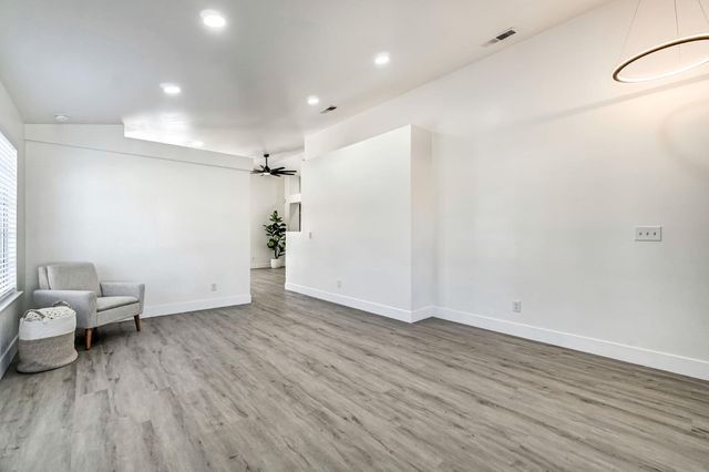 5545 W Norwich Avenue, Fresno, CA 93722