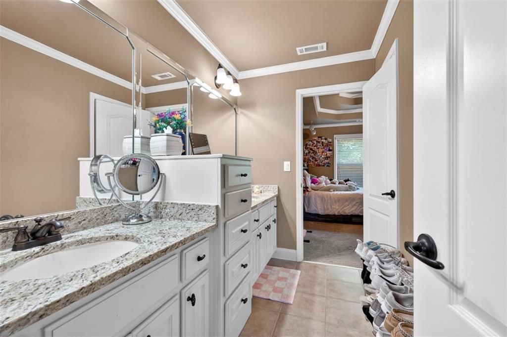 Image 43 of property listing at 4259 Sierra Creek Drive, Hoschton, GA 30548