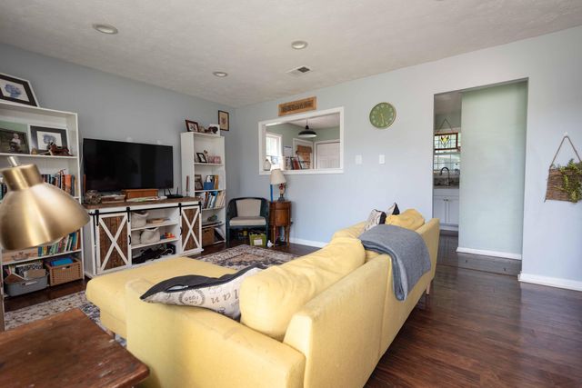 250 Lynnwood Drive, Versailles, KY 40383