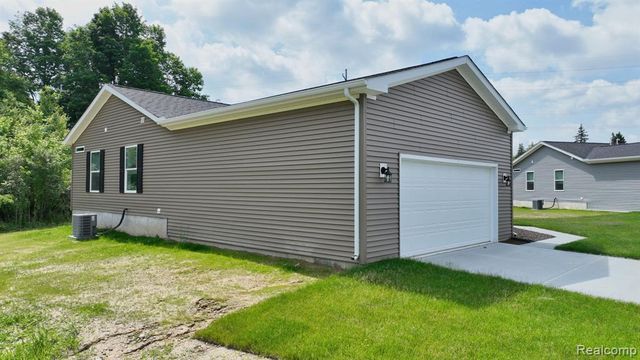4444 Maple Leaf Trail, Flint, MI 48506