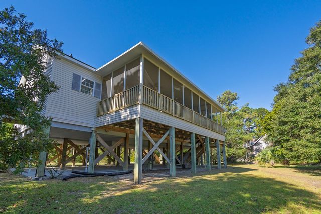 520 Fishing Creek Drive, Edisto Island, SC 29438