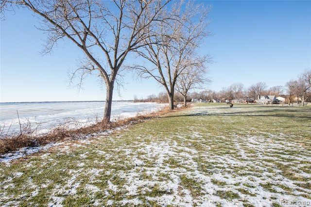 5697 Venice Road, Newport, MI 48166