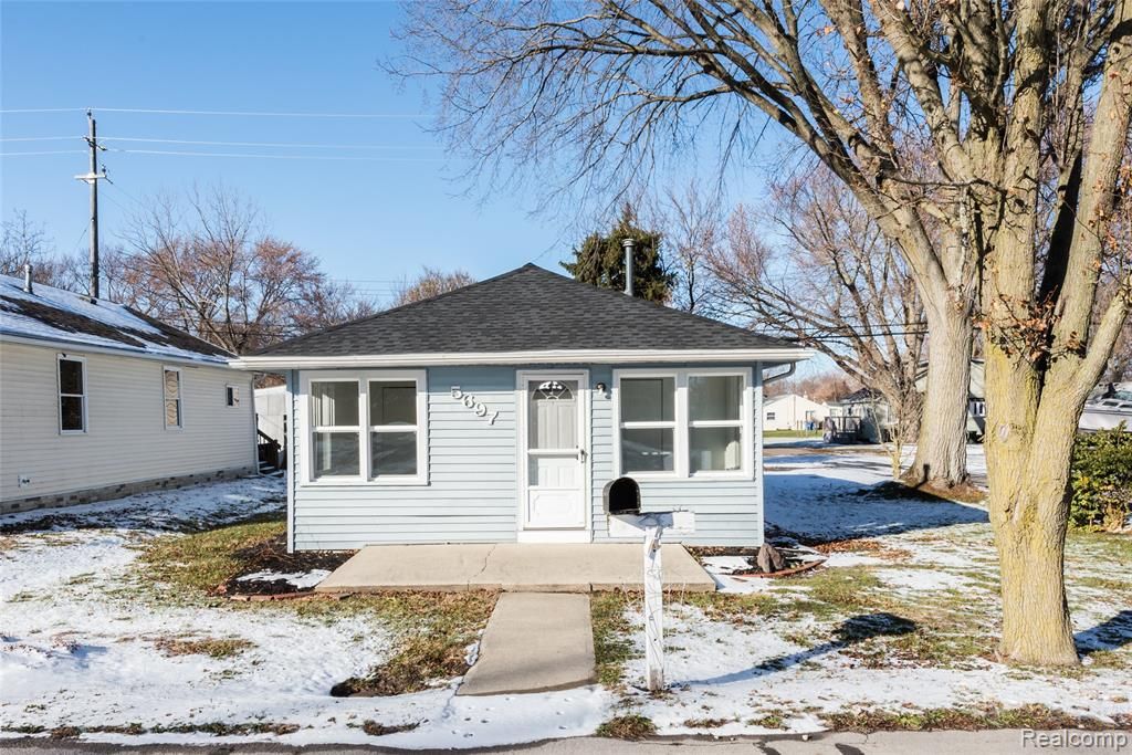 5697 Venice Road, Newport, MI 48166