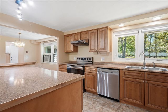 37 Princeton St, Danvers, MA 01923