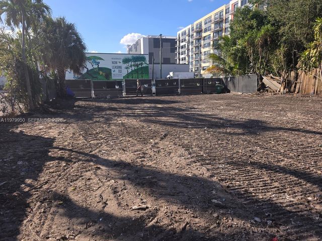 951 NW 37th Ave, Miami, FL 33125