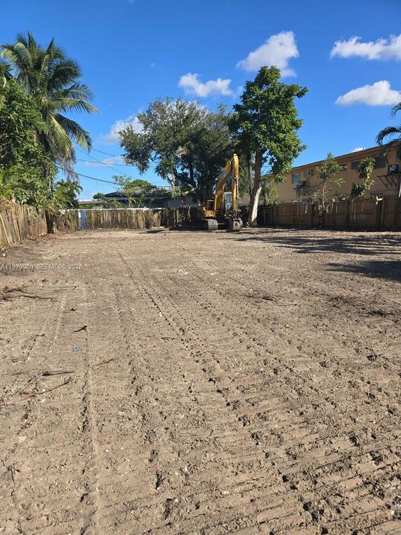 951 NW 37th Ave, Miami, FL 33125