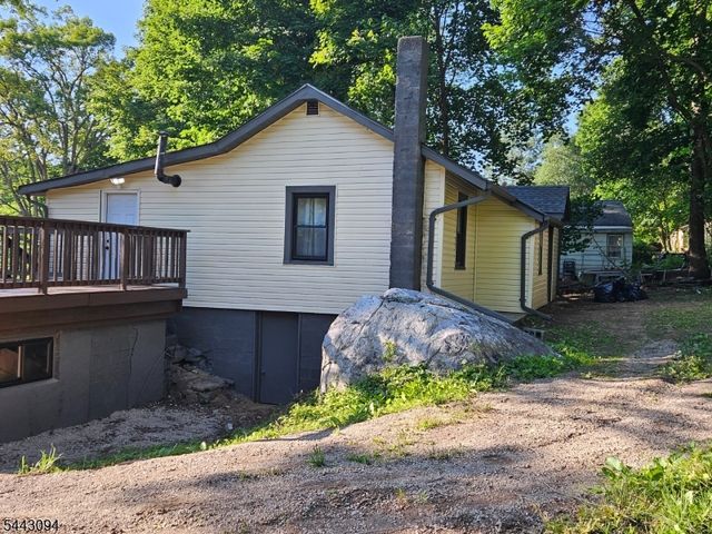 43 E Shore Trl, Hardyston Twp., NJ 07460