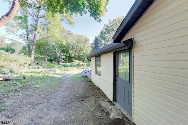 43 E Shore Trl, Hardyston Twp., NJ 07460