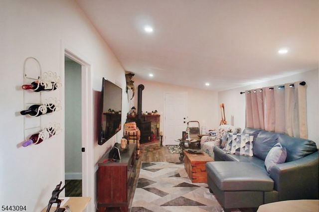 43 E Shore Trl, Hardyston Twp., NJ 07460