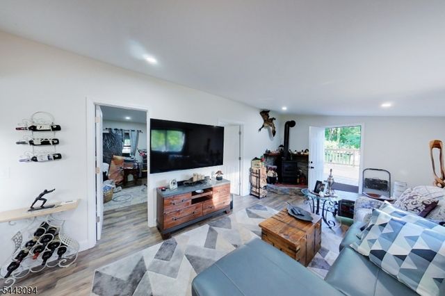 43 E Shore Trl, Hardyston Twp., NJ 07460