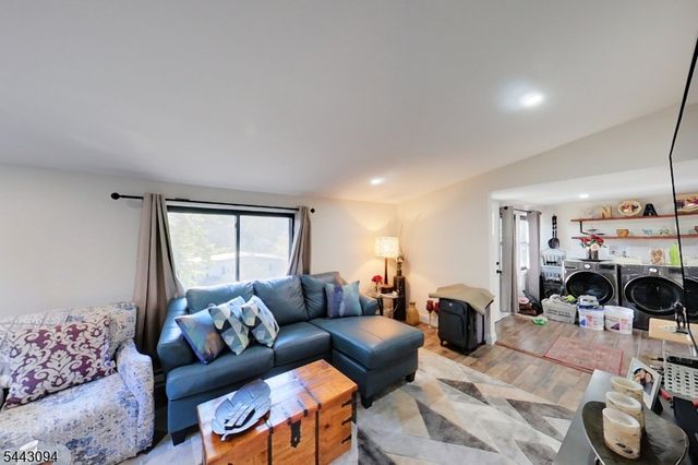 43 E Shore Trl, Hardyston Twp., NJ 07460