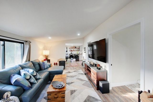 43 E Shore Trl, Hardyston Twp., NJ 07460