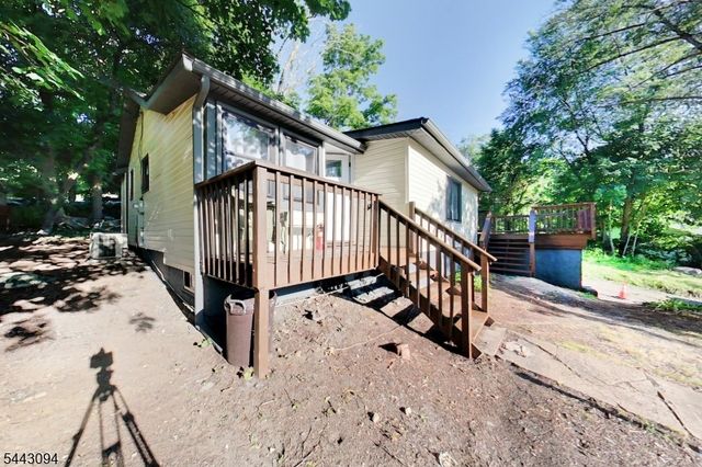 43 E Shore Trl, Hardyston Twp., NJ 07460