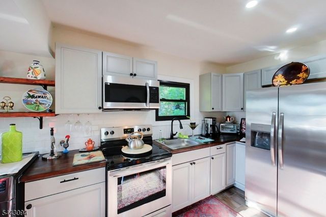 43 E Shore Trl, Hardyston Twp., NJ 07460