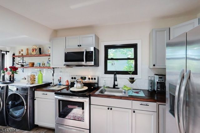 43 E Shore Trl, Hardyston Twp., NJ 07460