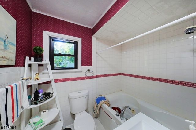 43 E Shore Trl, Hardyston Twp., NJ 07460