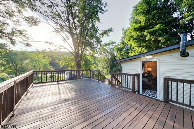 43 E Shore Trl, Hardyston Twp., NJ 07460