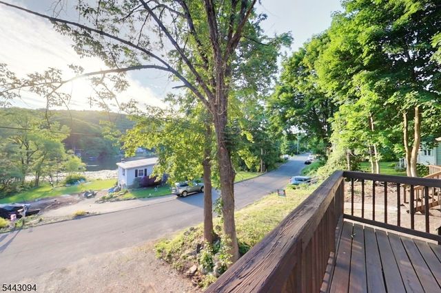 43 E Shore Trl, Hardyston Twp., NJ 07460