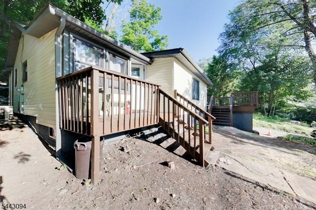 43 E Shore Trl, Hardyston Twp., NJ 07460