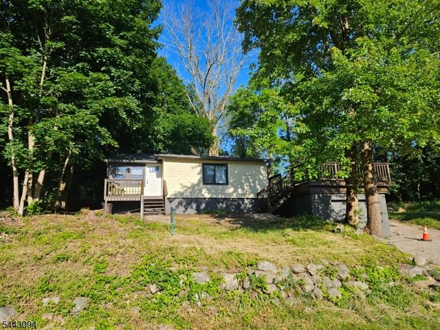 43 E Shore Trl, Hardyston Twp., NJ 07460