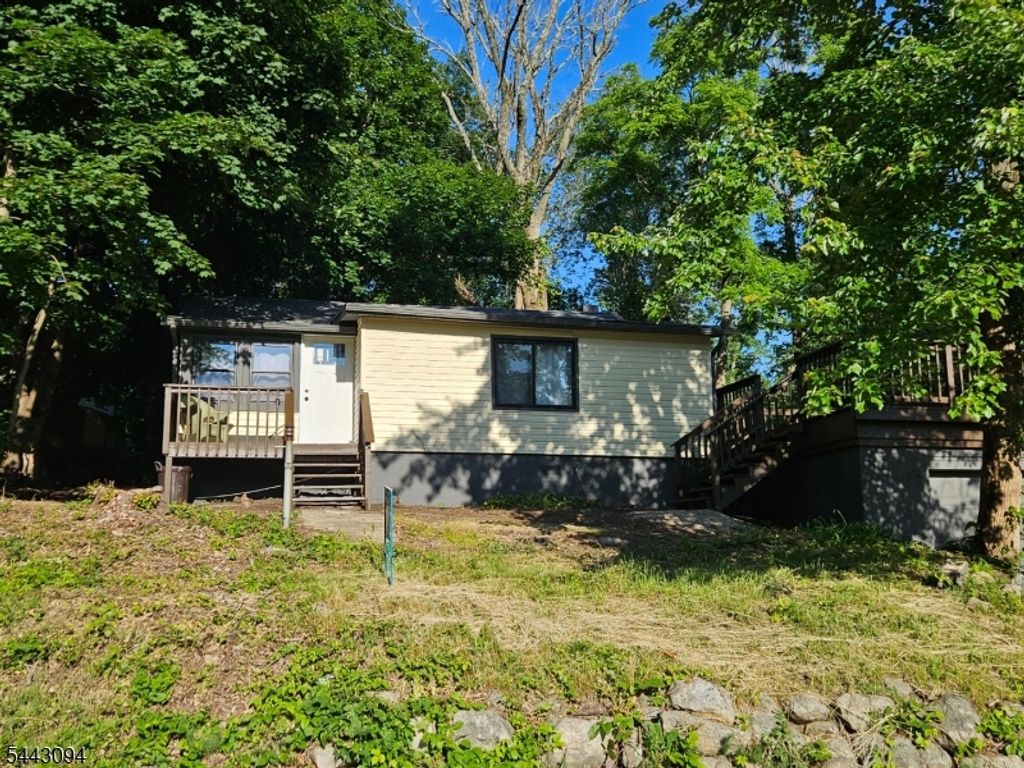 43 E Shore Trl, Hardyston Twp., NJ 07460