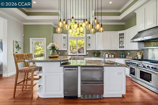 128 Oak Rd, Orinda, CA 94563