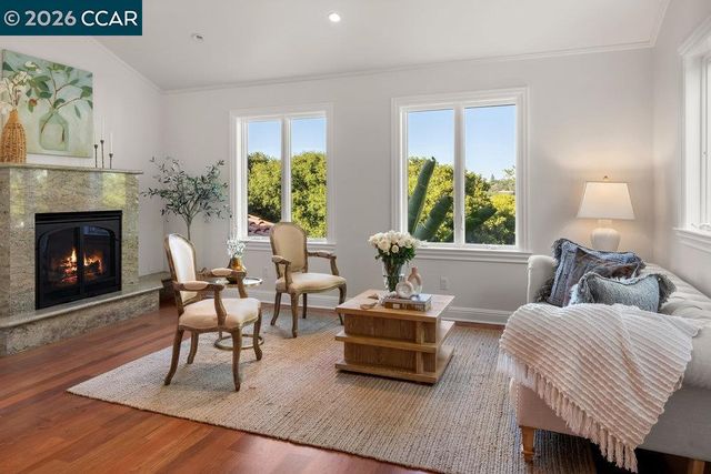 128 Oak Rd, Orinda, CA 94563