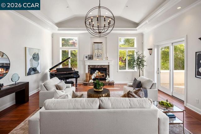 128 Oak Rd, Orinda, CA 94563